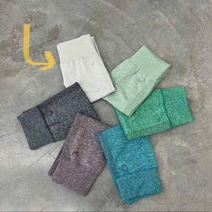 SCRUNCH V-SEAM RECYCLED LEGGINGS - MIST -